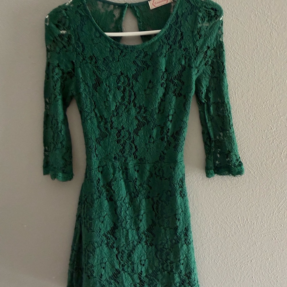 Green Lace Mini Dress with Three-Quarter Sleeves. 
PTP 15” . Length 27”